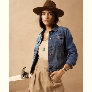 Banana Republic Large Essential Jean Jacket NWT